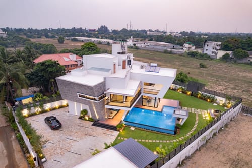 JD Beach Vacay | 4-BHK Oceanfront Beach Villa with Spacious Lawn, Ambient-Lit Bar & Private Beach Access – 4 bedroom villa in Chennai, Tamil Nadu