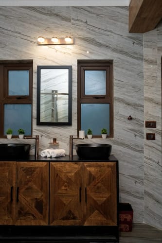 Zephyr Classic Cottage | Scenic Hill Getaway With Pool, Gym & Restaurant