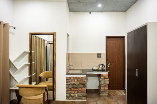 Granny’s Den | 1-BHK Pet-friendly With Bathtub, Shared Pool, Restaurant & Gazebo by the River