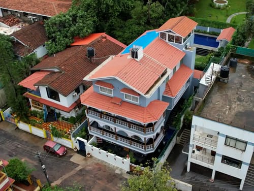 BluDoor | Exquisite Pet-friendly 5-BHK Villa With Private Pool, Lift & Entertainment Lounge Near Vagator Beach – 5 bedroom villa in North Goa, Goa