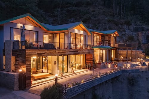 Thelma & Louise  W/ Outdoor Jacuzzi – 6 bedroom villa in Kasauli, Himachal Pradesh