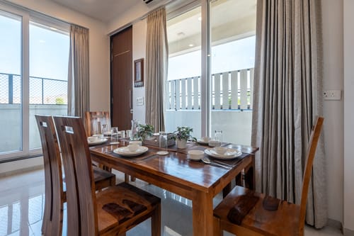 White House | 4-BHK Villa With panoramic Hill Views, Glass Room, Outdoor Pool & Dam nearby – 4 bedroom villa in Igatpuri, Maharashtra