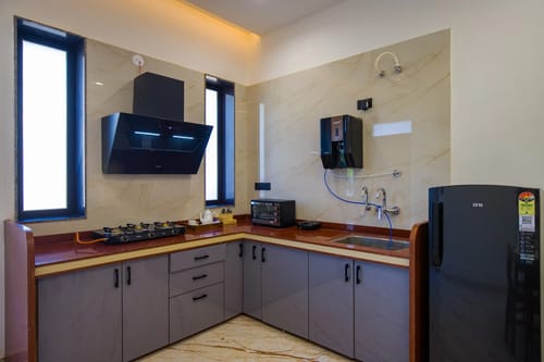 Parvam Retreat | Charming Pet-friendly 2-BHK Villa With Private Pool, Garden, Terrace & Aravali Hill Views – 2 bedroom villa in Udaipur, Rajasthan
