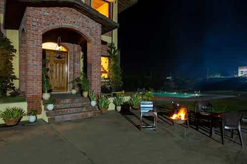 Anantara | 3-BHK | Pet-Friendly Farmstay With Private Pool | Camel Rides & more  – 3 bedroom villa in Neemrana, Rajasthan