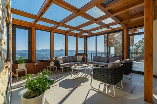 Chestnut Manor W/ Sky Jacuzzi & Steam Room
– 6 bedroom villa in Kasauli, Himachal Pradesh
