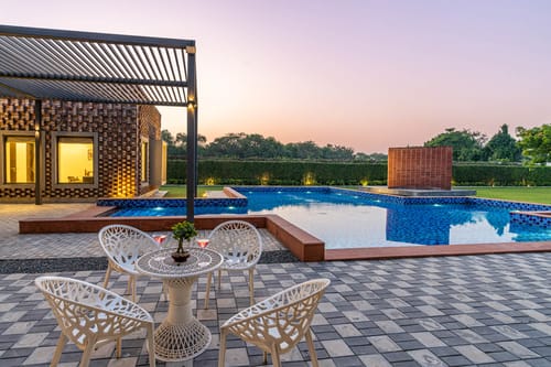 The Brick house w/ Outdoor Pool – 4 bedroom villa in Delhi-ncr, Delhi
