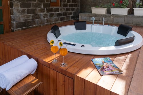 Floradale w/ Jacuzzi & Wood-Fire Pizza – 5 bedroom villa in Kasauli, Himachal Pradesh