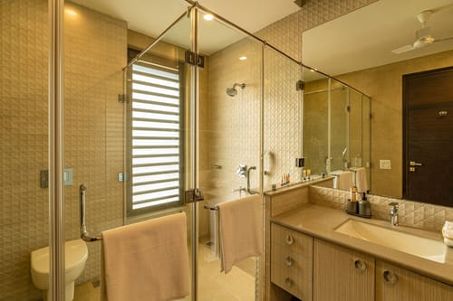 The Brick house w/ Outdoor Pool – 4 bedroom villa in Delhi-ncr, Delhi