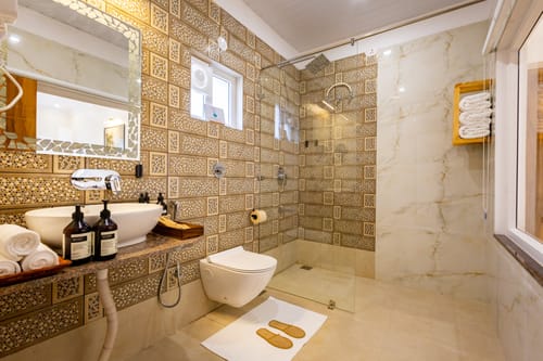 Mandovar Mountain Valley Retreat | 4 Room Pet-friendly Suite In a Private Estate with Shared Pool, Garden, Restaurant & Hill Views – 4 bedroom villa in Udaipur, Rajasthan