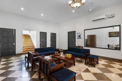 Raas Stays | 4-BHK Retreat With Private Pool, Gardens, Lounge Cum Bar & Scenic Aravali Views – 4 bedroom villa in Udaipur, Rajasthan