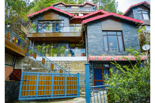 Kasauli Woods Cottage | Hillside 3-BHK Retreat With Outdoor Lounge, Balcony & Scenic Views – 3 bedroom villa in Kasauli, Himachal Pradesh