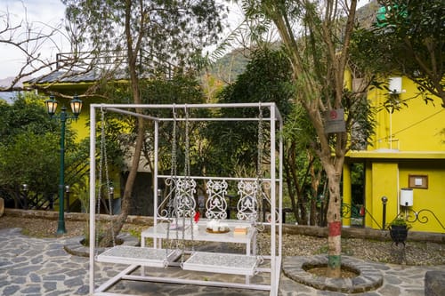 Zephyr Stoneva | Peaceful Mountain Retreat With Pool, Gym & Dining – 1 bedroom villa in Mussoorie, Uttarakhand