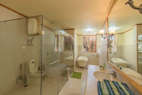 3 Luxury Rooms @ The Imperial Estate – 3 bedroom villa in Manali, Himachal Pradesh