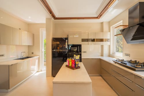 The Royce Daisy | Ultra-Luxe 4-BHK Villa With Private Pool, Jacuzzi, Steam Room & 360° Hill Views – 4 bedroom villa in Kasauli, Himachal Pradesh