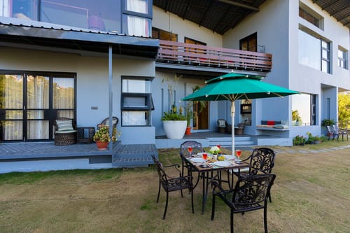 Nivriti W/ Heated Outdoor Pool – 4 bedroom villa in Kasauli, Himachal Pradesh