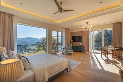 Chestnut Manor W/ Sky Jacuzzi & Steam Room
– 6 bedroom villa in Kasauli, Himachal Pradesh