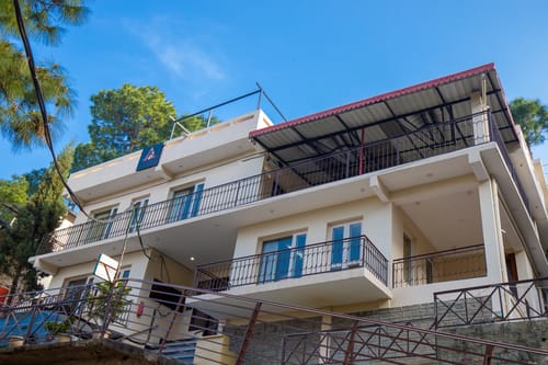Captain’s Nest | 3-BHK Hilltop Hideaway With Garden & Scenic Views – 3 bedroom villa in Kasauli, Himachal Pradesh