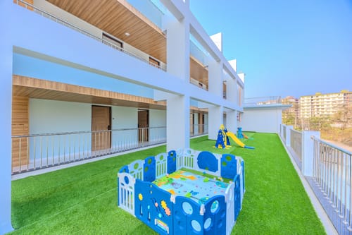 Midpoint UMA Suite | Pet-friendly 1-Room with Shared Outdoor Pool, Living Area & Entertainment Lounge | Lift Access – 1 bedroom villa in South Goa, Goa