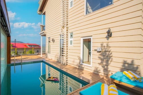 The Royce Orchid | Pet-friendly 4-BHK Hilltop Villa With Jacuzzi, Steam Room, Private Pool & 360° Hill Views – 4 bedroom villa in Kasauli, Himachal Pradesh