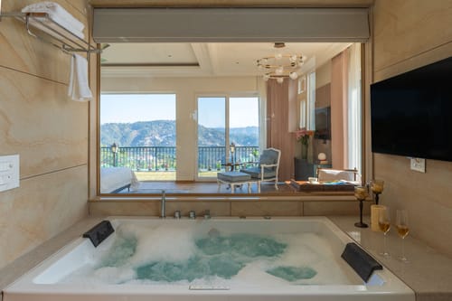 Chestnut Manor W/ Sky Jacuzzi & Steam Room
– 6 bedroom villa in Kasauli, Himachal Pradesh
