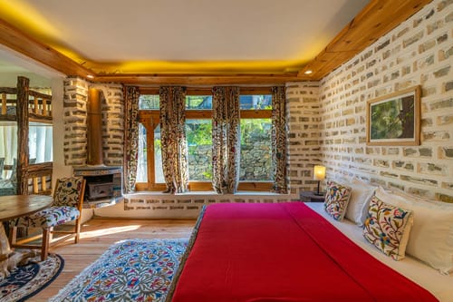 Breezy Banks – 6 bedroom villa in Tirthan Valley, Himachal Pradesh