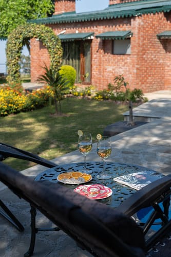 Horizon W/ Outdoor Pool – 4 bedroom villa in Kasauli, Himachal Pradesh