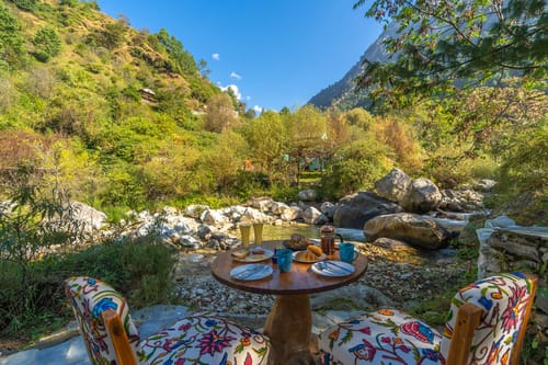 Breezy Banks – 6 bedroom villa in Tirthan Valley, Himachal Pradesh