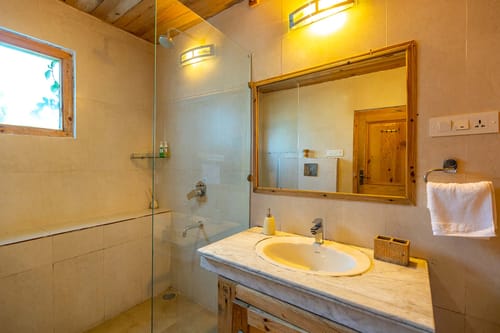 Breezy Banks – 6 bedroom villa in Tirthan Valley, Himachal Pradesh