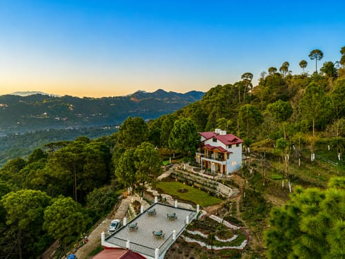 Pine View Resort | Pet-friendly Hilltop 1-Suite With Garden-Facing Balcony, Rooftop lounge, Restro & Game Zone – 1 bedroom villa in Kasauli, Himachal Pradesh