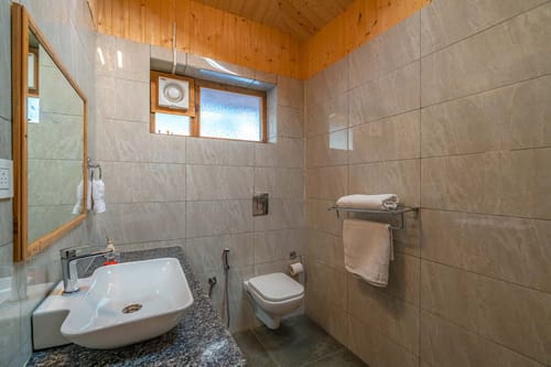 Breezy Banks – 6 bedroom villa in Tirthan Valley, Himachal Pradesh