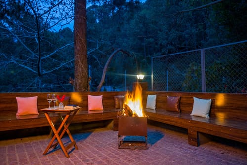 Kasauli Woods Cottage | Hillside 3-BHK Retreat With Outdoor Lounge, Balcony & Scenic Views – 3 bedroom villa in Kasauli, Himachal Pradesh