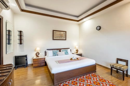 Lakeview Manor | Stunning 3-BHK Lakeside Getaway With Balconies & A Garden – 3 bedroom villa in Bhimtal, Uttarakhand