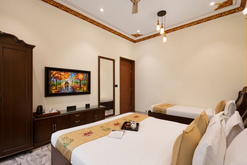 Lakemount | 2-BHK Getaway with Private Pool, Open-Air Gazebo & Terrace At Fatehsagar Lake – 2 bedroom villa in Udaipur, Rajasthan