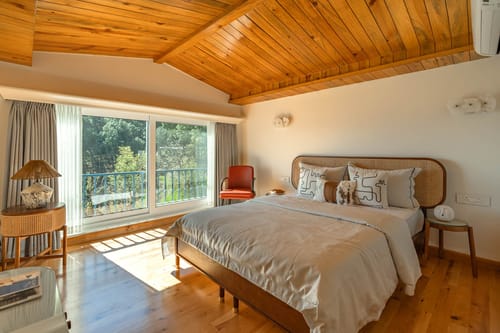 Chestnut Manor W/ Sky Jacuzzi & Steam Room
– 6 bedroom villa in Kasauli, Himachal Pradesh