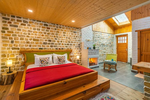 Zephyr @ Breezy Banks – 4 bedroom villa in Tirthan Valley, Himachal Pradesh