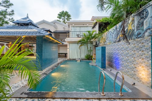 Emperor Ozran Elite Room With A Balcony & A Bathtub | Premium Retreat With Shared Pool, Restro & Bar | Near Famous Beaches – 1 bedroom villa in North Goa, Goa