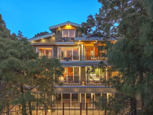 Kavya Villa | 4-BHK Pet-friendly Villa With Lounge, Game Zone, Sit-Out Areas & Panoramic Views in Kasauli Hills – 4 bedroom villa in Kasauli, Himachal Pradesh