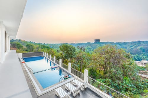 Midpoint UMA Suite | Pet-friendly 1-Room with Shared Outdoor Pool, Living Area & Entertainment Lounge | Lift Access – 1 bedroom villa in South Goa, Goa