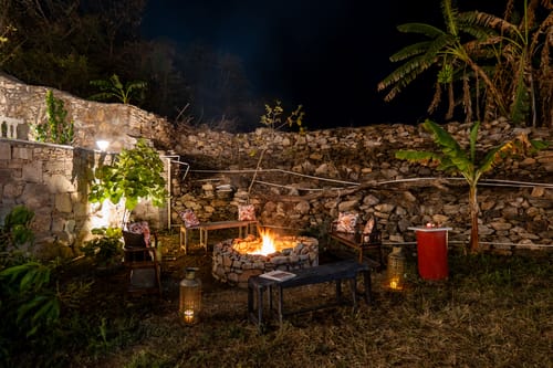 Mandovar Mountain Valley Retreat | 4 Room Pet-friendly Suite In a Private Estate with Shared Pool, Garden, Restaurant & Hill Views – 4 bedroom villa in Udaipur, Rajasthan