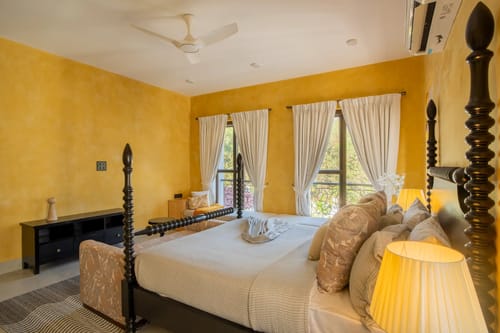 Villa Paraíso | Luxe Pet-friendly 4-BHK Villa With Pvt Pool, Bar, Lift & Scenic Hill Vistas – 4 bedroom villa in North Goa, Goa