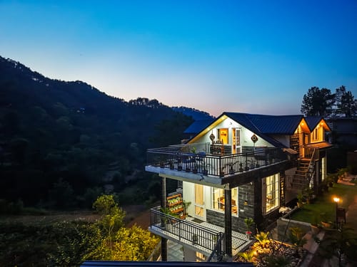Gamble Pine Ridge | Pet-friendly 2-BHK Apartment With Shared Plunge Pool & Lawn Amid Mountains – 2 bedroom villa in Kasauli, Himachal Pradesh