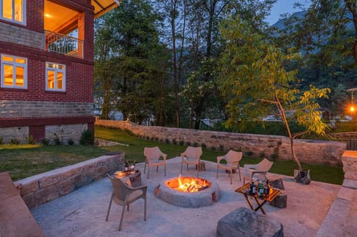 Double Room @ Shamrock Riverfront – 4 bedroom villa in Manali, Himachal pradesh