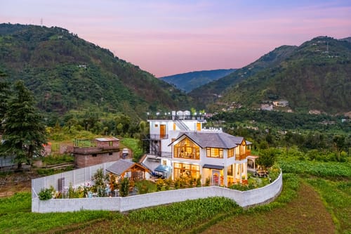 Willow @ The Oakridge W/ Jacuzzi – 3 bedroom villa in Chamba, Himachal Pradesh
