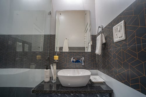 The Urban Escape Nirvana | 1 Premium Room With Hill Views – 1 bedroom villa in Bhimtal, Uttarakhand