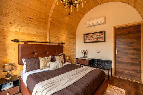 ILIKA W Heated Infinity Pool and Jacuzzi – 8 bedroom villa in Kasauli, Himachal Pradesh