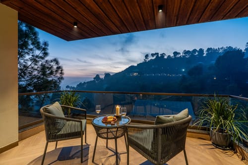 The Kasa w/ Infinity Pool & Home Theatre – 5 bedroom villa in Kasauli, Himachal Pradesh