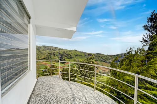 Cleft | 3-BHK With Garden, Picturesque Verandah & Balcony With Views – 3 bedroom villa in Ooty, Tamil Nadu