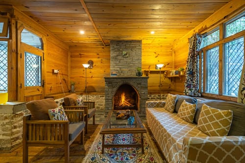 Zephyr @ Breezy Banks – 4 bedroom villa in Tirthan Valley, Himachal Pradesh