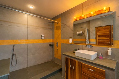 Double Room @ Shamrock Riverfront – 4 bedroom villa in Manali, Himachal pradesh