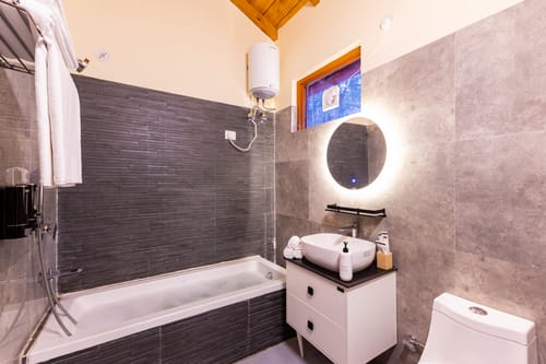The Nakshatra | 3-BHK Villa With Lounge & Sit-Out Area Near Kainchi Dham & Other Popular Attractions – 3 bedroom villa in Bhimtal, Uttarakhand